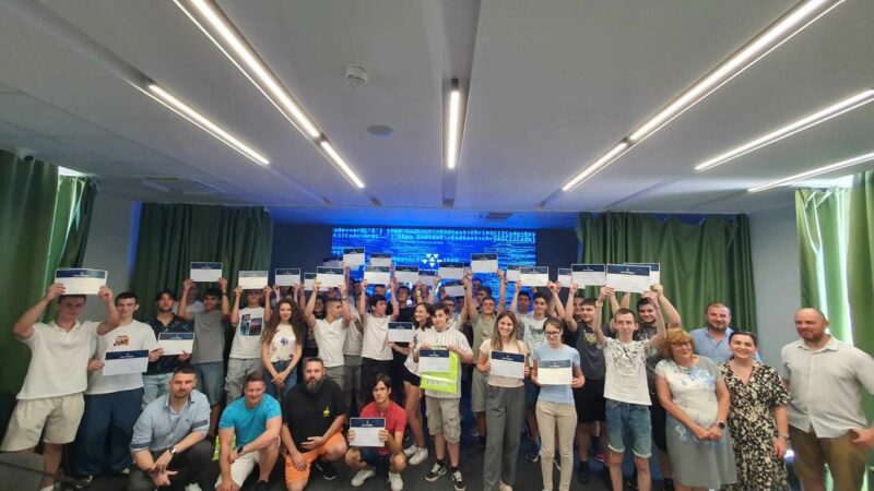 Победителите в първата безплатна лятна техническа академия за ученици в Бургас