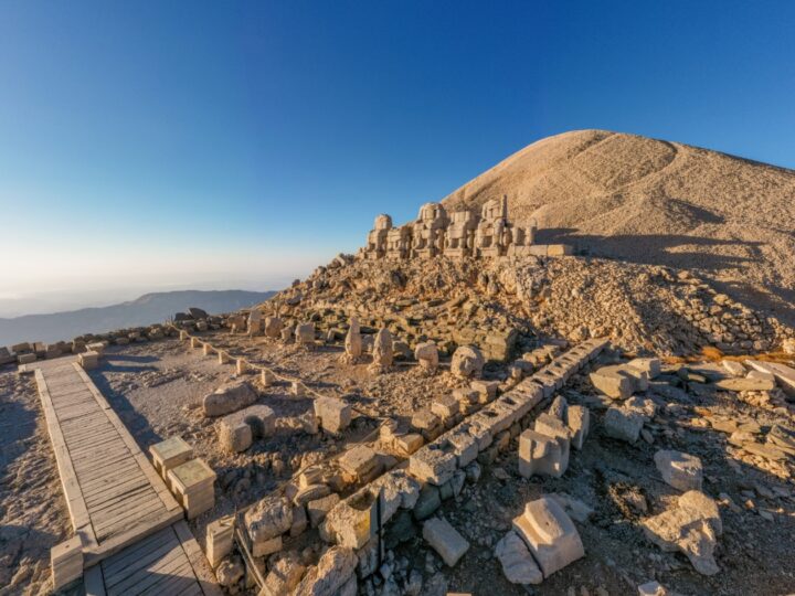 Планината Немрут е сред най-популярните маршрути в Турция